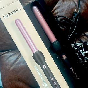 NIB Foxy Bae Limited Edition 25mm Styling Wand in Rose Gold